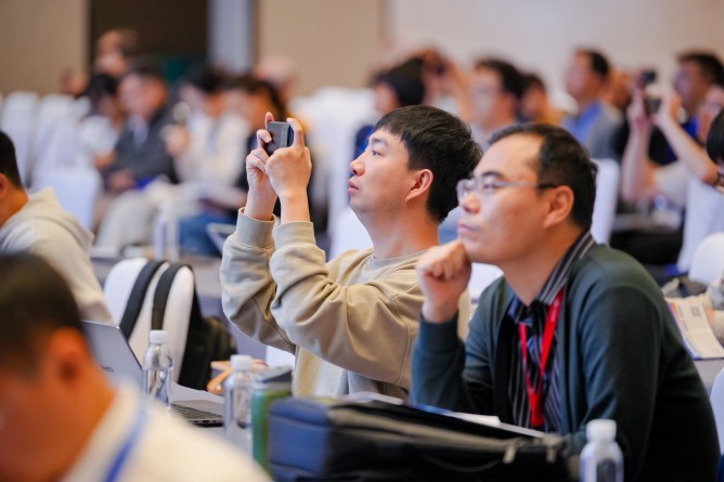 現(xiàn)場(chǎng)拍照